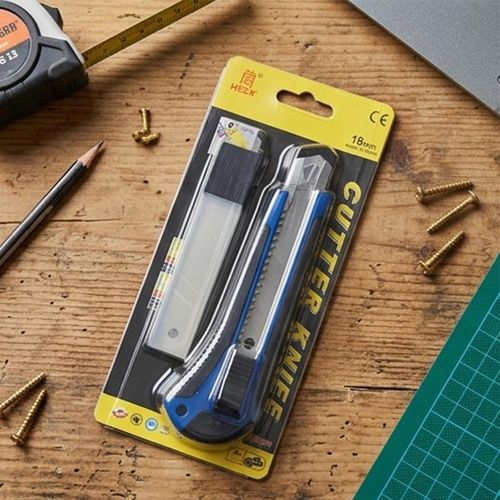 18mm Retractable Heavy-Duty Utility Knife with Spare Blades