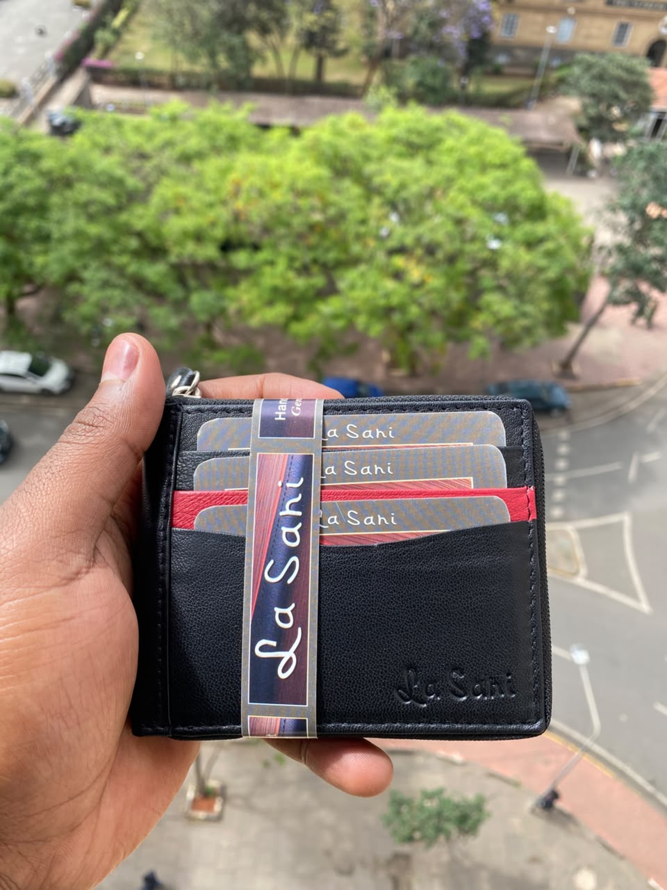 Men's Genuine Leather Bi-Fold Wallet Modern Card Holder Snap Closure