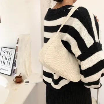 Elegant Women's Crossbody Messenger Bag with Adjustable Shoulder Strap